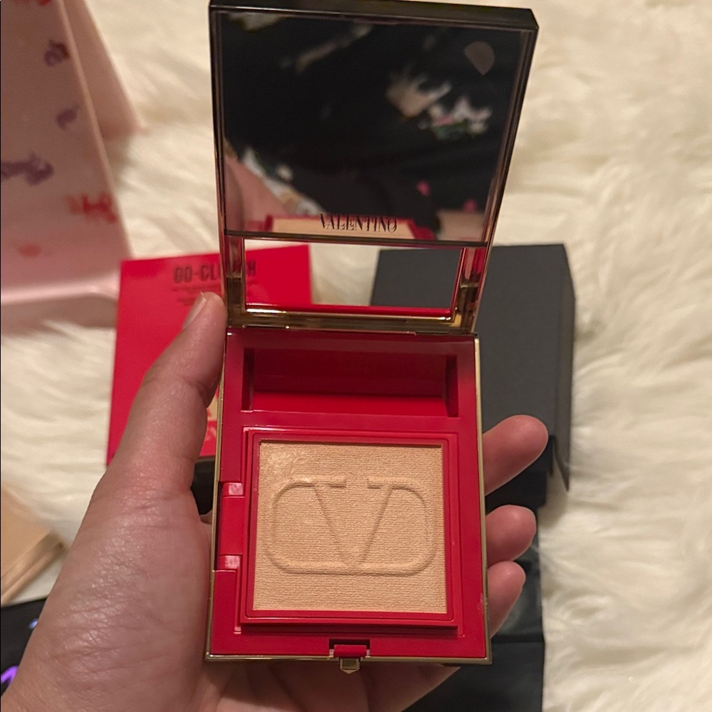 GO-CLUTCH REFILLABLE COMPACT POWDER MSRP$205 - Picture 8 of 8